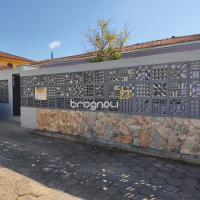 Casa com 190m², 4 quartos (sendo 1 suíte), 4 garagens, no bairro Campeche em Florianópolis