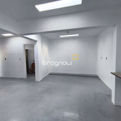 Casa com 190m², 4 quartos (sendo 1 suíte), 4 garagens, no bairro Campeche em Florianópolis