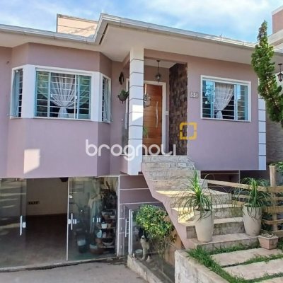 Casa com 214m², 3 quartos (sendo 1 suíte), 4 garagens, no bairro Jardim Atlântico em Florianópolis