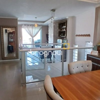 Casa com 214m², 3 quartos (sendo 1 suíte), 4 garagens, no bairro Jardim Atlântico em Florianópolis