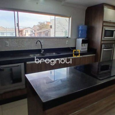 Casa com 214m², 3 quartos (sendo 1 suíte), 4 garagens, no bairro Jardim Atlântico em Florianópolis