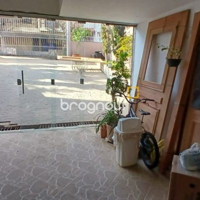 Casa com 214m², 3 quartos (sendo 1 suíte), 4 garagens, no bairro Jardim Atlântico em Florianópolis