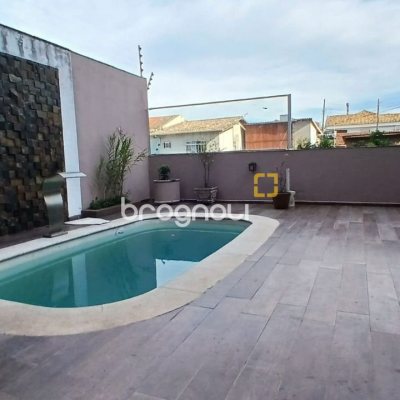 Casa com 214m², 3 quartos (sendo 1 suíte), 4 garagens, no bairro Jardim Atlântico em Florianópolis