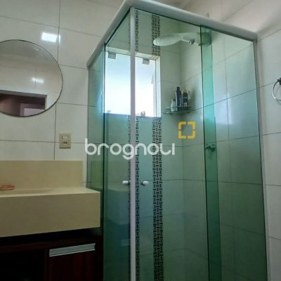 Casa com 214m², 3 quartos (sendo 1 suíte), 4 garagens, no bairro Jardim Atlântico em Florianópolis