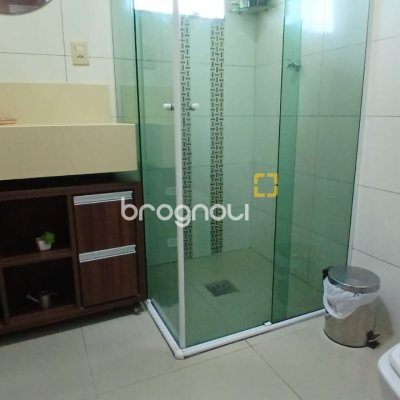 Casa com 214m², 3 quartos (sendo 1 suíte), 4 garagens, no bairro Jardim Atlântico em Florianópolis