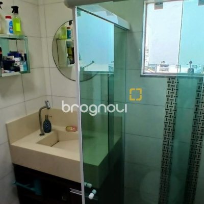 Casa com 214m², 3 quartos (sendo 1 suíte), 4 garagens, no bairro Jardim Atlântico em Florianópolis