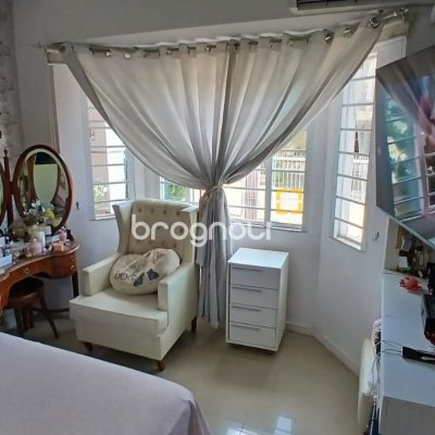Casa com 214m², 3 quartos (sendo 1 suíte), 4 garagens, no bairro Jardim Atlântico em Florianópolis