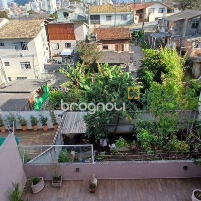 Casa com 214m², 3 quartos (sendo 1 suíte), 4 garagens, no bairro Jardim Atlântico em Florianópolis