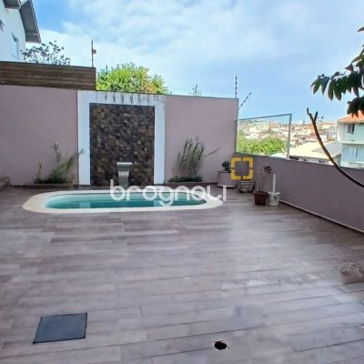 Casa com 214m², 3 quartos (sendo 1 suíte), 4 garagens, no bairro Jardim Atlântico em Florianópolis