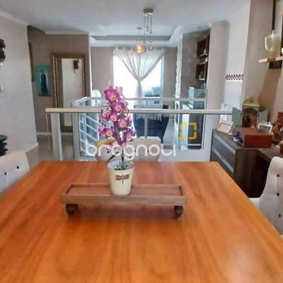 Casa com 214m², 3 quartos (sendo 1 suíte), 4 garagens, no bairro Jardim Atlântico em Florianópolis