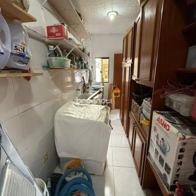 Casa com 291m², 5 quartos (sendo 4 suítes), 2 garagens, no bairro Cachoeira do Bom Jesus em Florianópolis