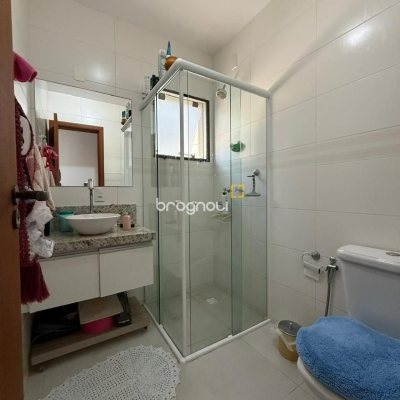 Casa com 291m², 5 quartos (sendo 4 suítes), 2 garagens, no bairro Cachoeira do Bom Jesus em Florianópolis