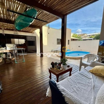 Casa com 291m², 5 quartos (sendo 4 suítes), 2 garagens, no bairro Cachoeira do Bom Jesus em Florianópolis