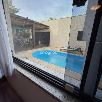 Casa com 291m², 5 quartos (sendo 4 suítes), 2 garagens, no bairro Cachoeira do Bom Jesus em Florianópolis