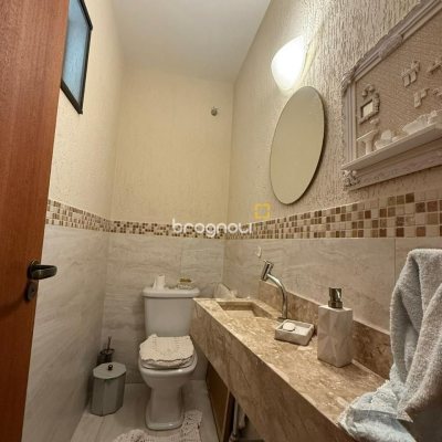 Casa com 291m², 5 quartos (sendo 4 suítes), 2 garagens, no bairro Cachoeira do Bom Jesus em Florianópolis