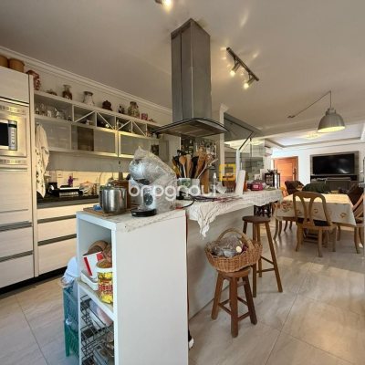 Casa com 291m², 5 quartos (sendo 4 suítes), 2 garagens, no bairro Cachoeira do Bom Jesus em Florianópolis