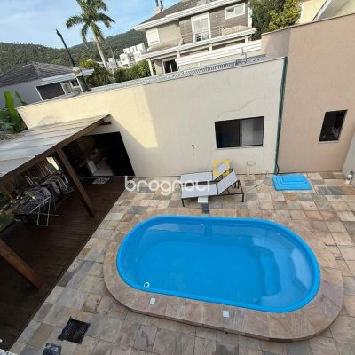 Casa com 291m², 5 quartos (sendo 4 suítes), 2 garagens, no bairro Cachoeira do Bom Jesus em Florianópolis
