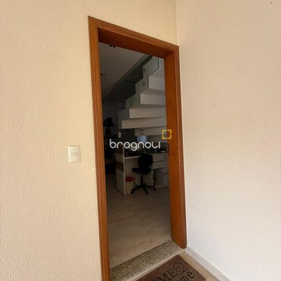 Casa com 291m², 5 quartos (sendo 4 suítes), 2 garagens, no bairro Cachoeira do Bom Jesus em Florianópolis