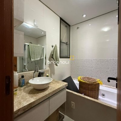 Casa com 291m², 5 quartos (sendo 4 suítes), 2 garagens, no bairro Cachoeira do Bom Jesus em Florianópolis