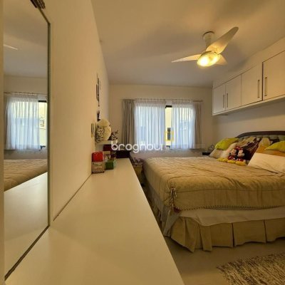 Casa com 291m², 5 quartos (sendo 4 suítes), 2 garagens, no bairro Cachoeira do Bom Jesus em Florianópolis