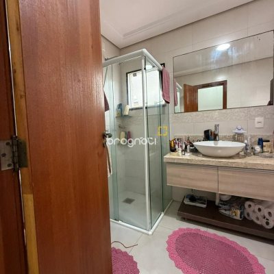 Casa com 291m², 5 quartos (sendo 4 suítes), 2 garagens, no bairro Cachoeira do Bom Jesus em Florianópolis