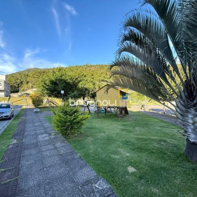 Casa com 291m², 5 quartos (sendo 4 suítes), 2 garagens, no bairro Cachoeira do Bom Jesus em Florianópolis