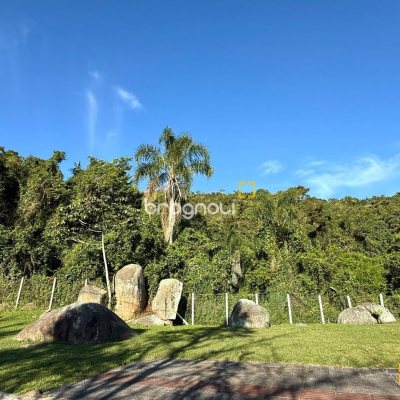 Casa com 291m², 5 quartos (sendo 4 suítes), 2 garagens, no bairro Cachoeira do Bom Jesus em Florianópolis