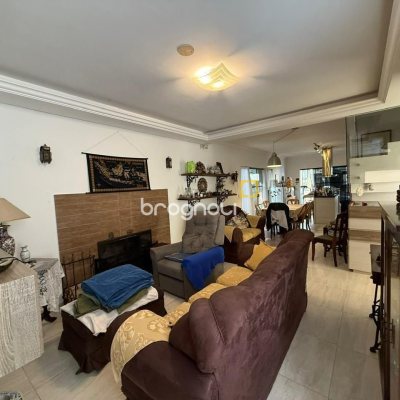 Casa com 291m², 5 quartos (sendo 4 suítes), 2 garagens, no bairro Cachoeira do Bom Jesus em Florianópolis