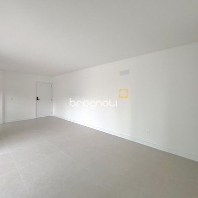 Apartamento com 80m², 2 quartos (sendo 1 suíte), 1 garagem, no bairro Centro em Florianópolis
