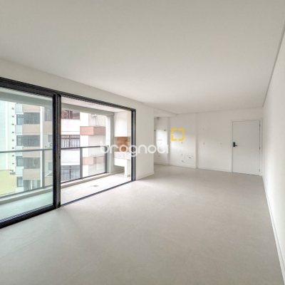 Apartamento com 80m², 2 quartos (sendo 1 suíte), 1 garagem, no bairro Centro em Florianópolis