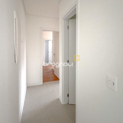 Apartamento com 80m², 2 quartos (sendo 1 suíte), 1 garagem, no bairro Centro em Florianópolis