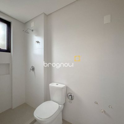 Apartamento com 80m², 2 quartos (sendo 1 suíte), 1 garagem, no bairro Centro em Florianópolis