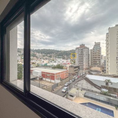 Apartamento com 80m², 2 quartos (sendo 1 suíte), 1 garagem, no bairro Centro em Florianópolis