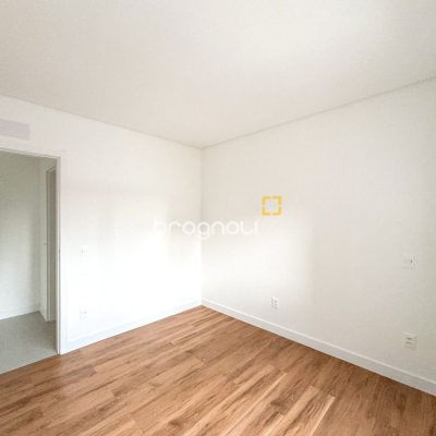 Apartamento com 80m², 2 quartos (sendo 1 suíte), 1 garagem, no bairro Centro em Florianópolis
