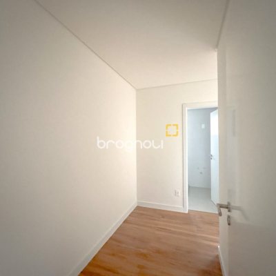 Apartamento com 80m², 2 quartos (sendo 1 suíte), 1 garagem, no bairro Centro em Florianópolis