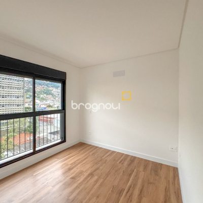 Apartamento com 80m², 2 quartos (sendo 1 suíte), 1 garagem, no bairro Centro em Florianópolis