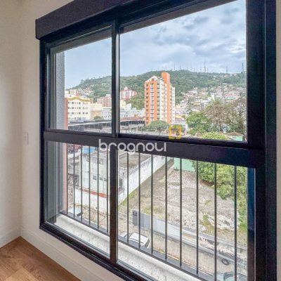 Apartamento com 80m², 2 quartos (sendo 1 suíte), 1 garagem, no bairro Centro em Florianópolis