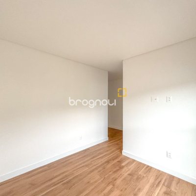 Apartamento com 80m², 2 quartos (sendo 1 suíte), 1 garagem, no bairro Centro em Florianópolis