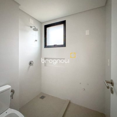 Apartamento com 80m², 2 quartos (sendo 1 suíte), 1 garagem, no bairro Centro em Florianópolis