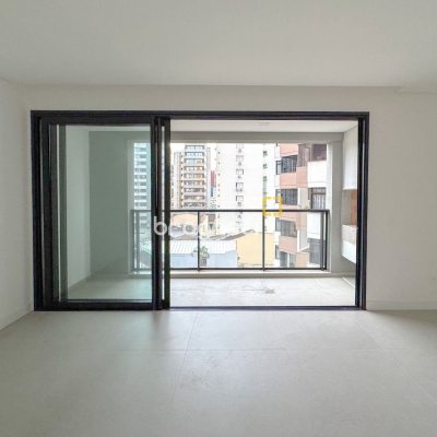 Apartamento com 80m², 2 quartos (sendo 1 suíte), 1 garagem, no bairro Centro em Florianópolis