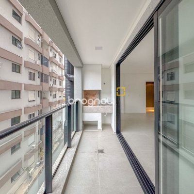 Apartamento com 80m², 2 quartos (sendo 1 suíte), 1 garagem, no bairro Centro em Florianópolis
