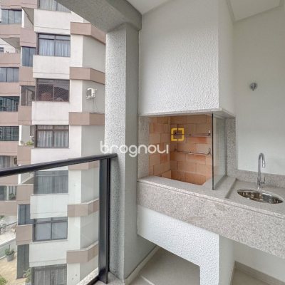 Apartamento com 80m², 2 quartos (sendo 1 suíte), 1 garagem, no bairro Centro em Florianópolis