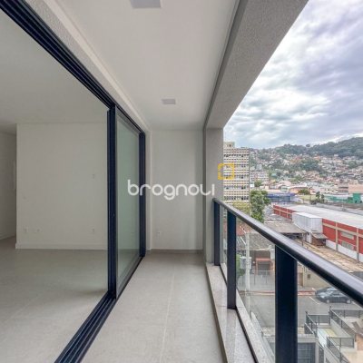 Apartamento com 80m², 2 quartos (sendo 1 suíte), 1 garagem, no bairro Centro em Florianópolis