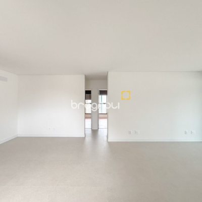 Apartamento com 117m², 3 quartos (sendo 1 suíte), 2 garagens, no bairro Centro em Florianópolis