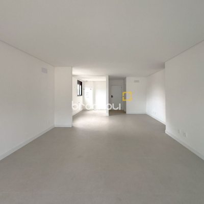Apartamento com 117m², 3 quartos (sendo 1 suíte), 2 garagens, no bairro Centro em Florianópolis