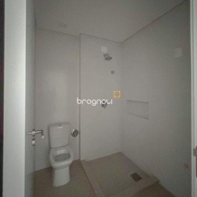 Apartamento com 117m², 3 quartos (sendo 1 suíte), 2 garagens, no bairro Centro em Florianópolis