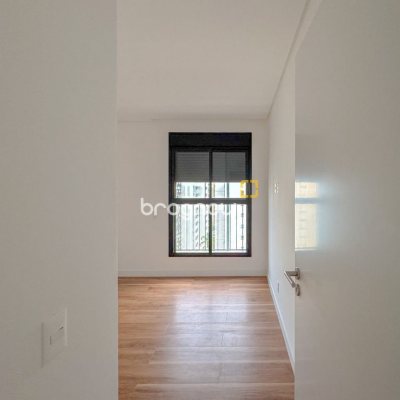 Apartamento com 117m², 3 quartos (sendo 1 suíte), 2 garagens, no bairro Centro em Florianópolis