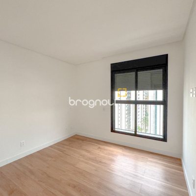 Apartamento com 117m², 3 quartos (sendo 1 suíte), 2 garagens, no bairro Centro em Florianópolis