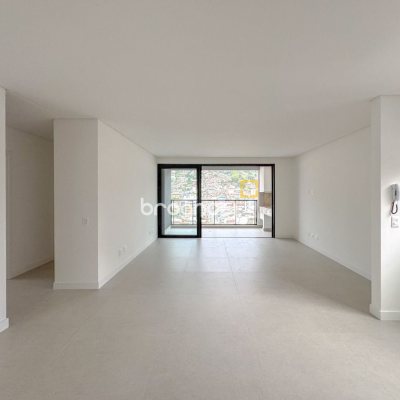 Apartamento com 117m², 3 quartos (sendo 1 suíte), 2 garagens, no bairro Centro em Florianópolis
