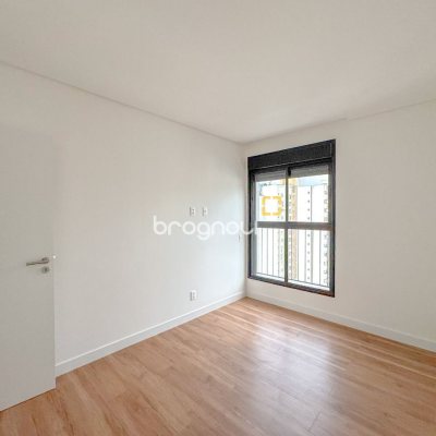 Apartamento com 117m², 3 quartos (sendo 1 suíte), 2 garagens, no bairro Centro em Florianópolis